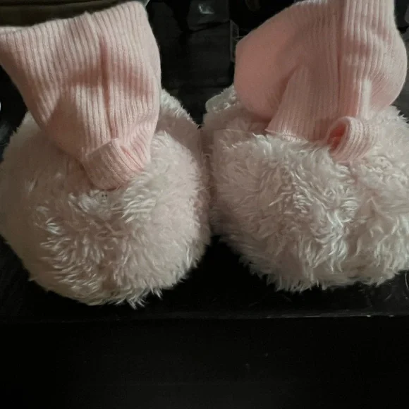 Carters pink dinosaur slippers size 12-18 month great condition never worn - Picture 4 of 4